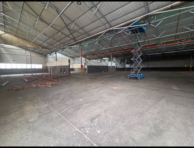 4,831M² WAREHOUSE TO LET IN CLAIRWOOD